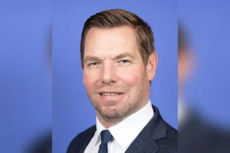 Official congressional portrait of Eric Swalwell, the father of Kathryn Watts Swalwell