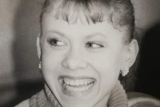 Smiling portrait of Oksana Baiul, 1994 Olympic figure skating champion (Wikimedia Commons photo, CC BY-SA 4.0)